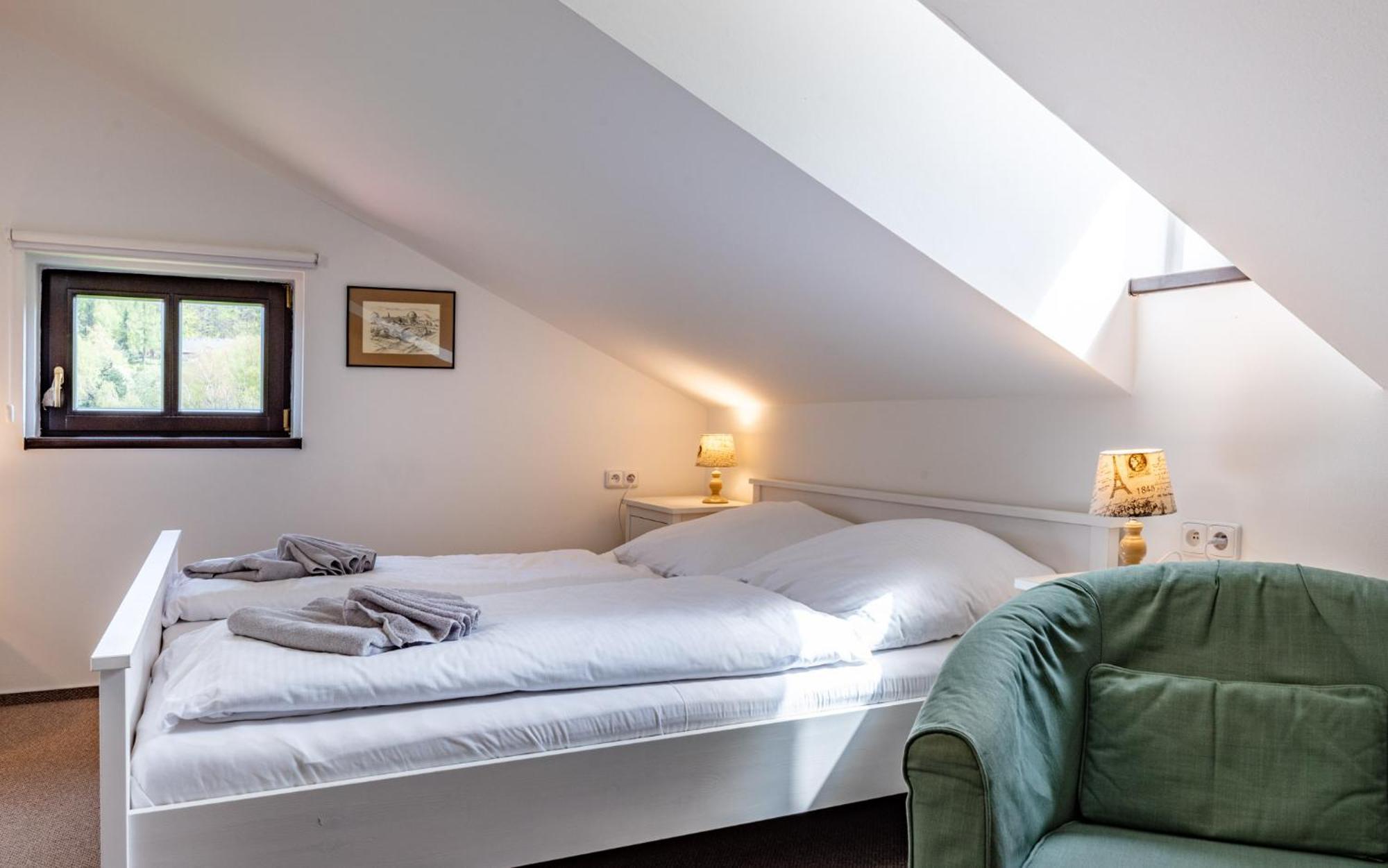 Hotel Svycarsky Dum Sneznik Стая снимка