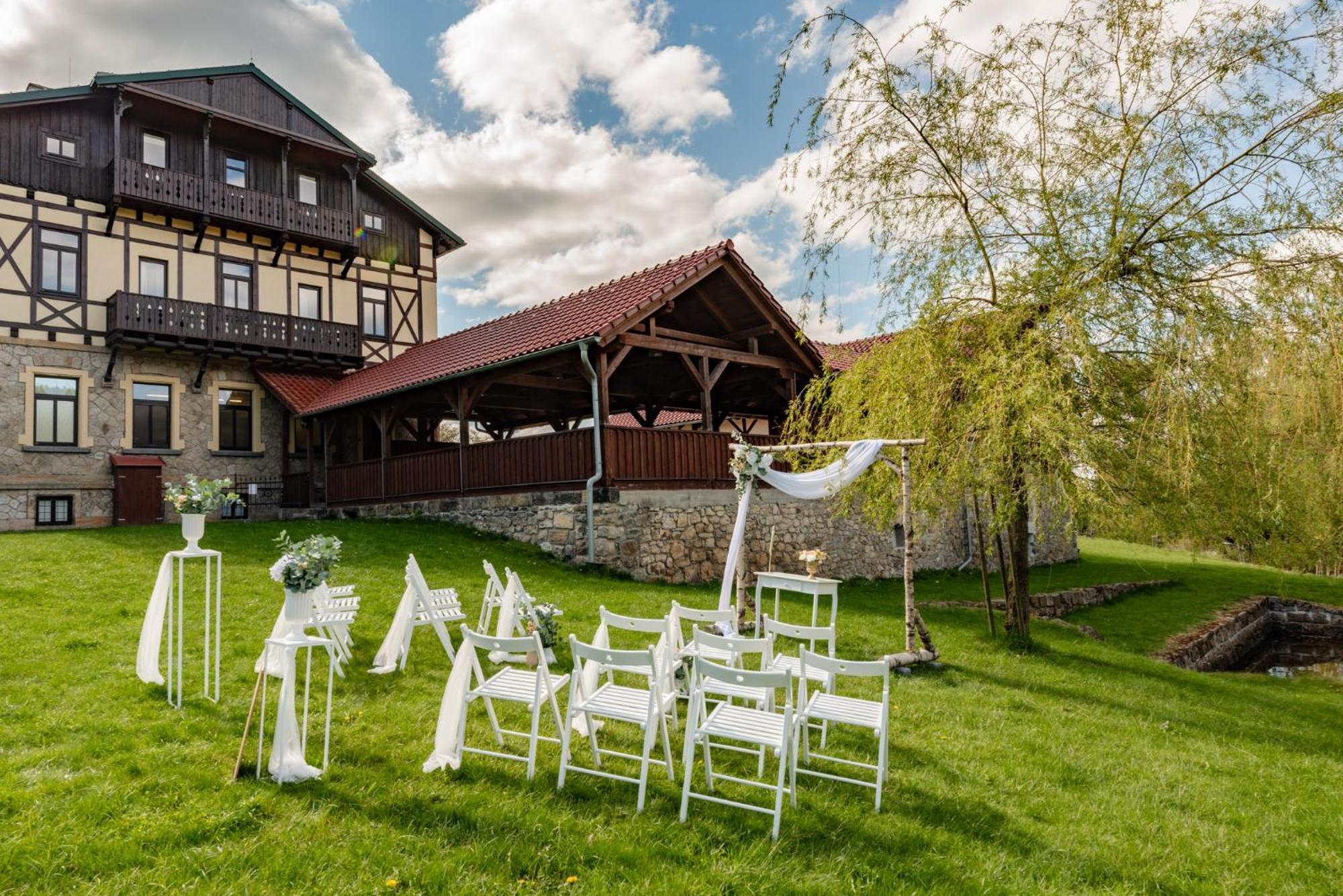 Hotel Svycarsky Dum Sneznik Екстериор снимка